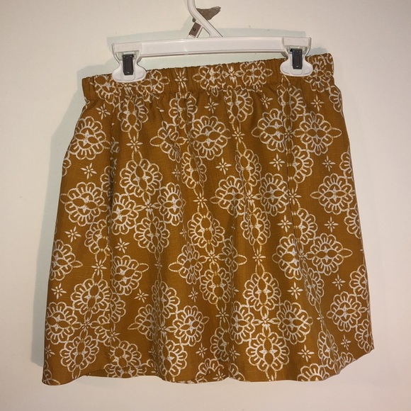 Gold Two-Piece Set - Picture 2 of 3